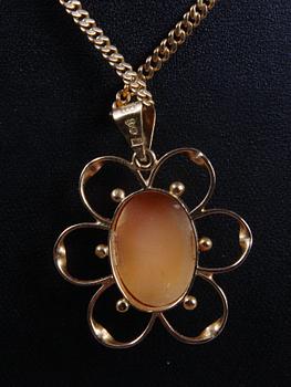 CAMÉ MED HALSKEDJA, guld 18K, bl a 1947, totalvikt 13,4.