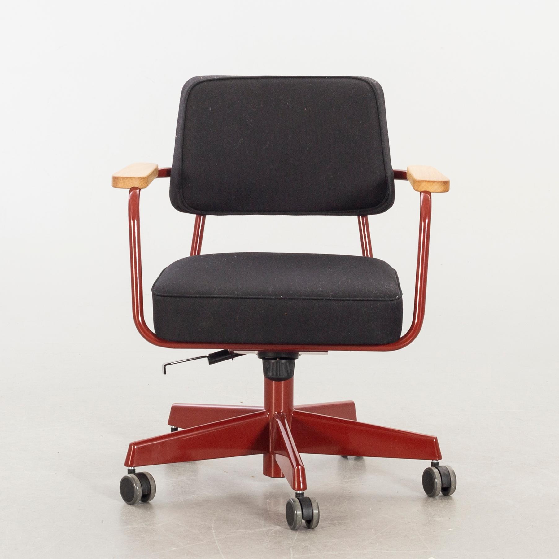 A Fauteuil Direction Pivotan office chair by JEAN PROUVÉ for VITRA.