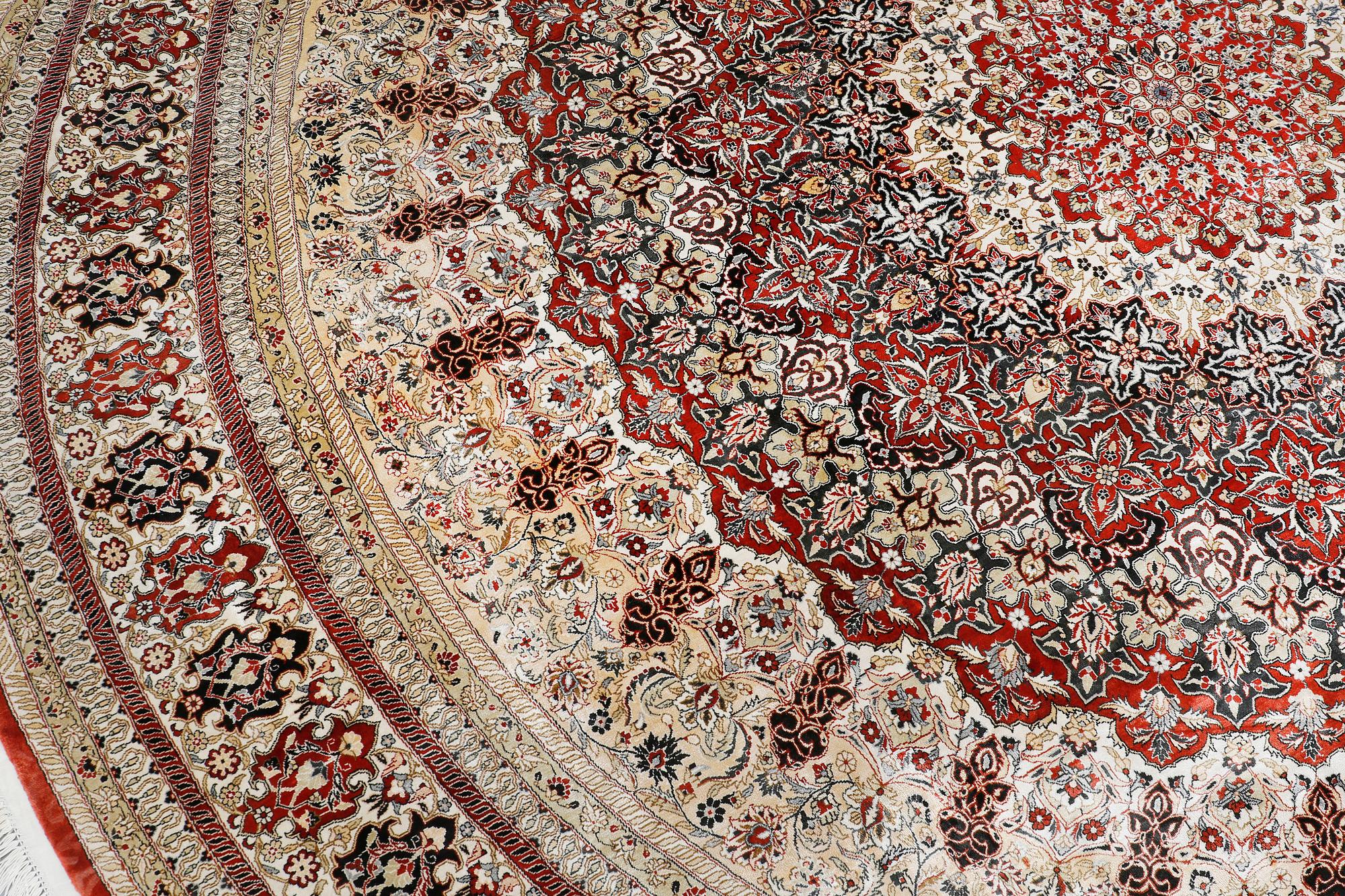 Carpet, Oriental, silk, diameter 256 cm.