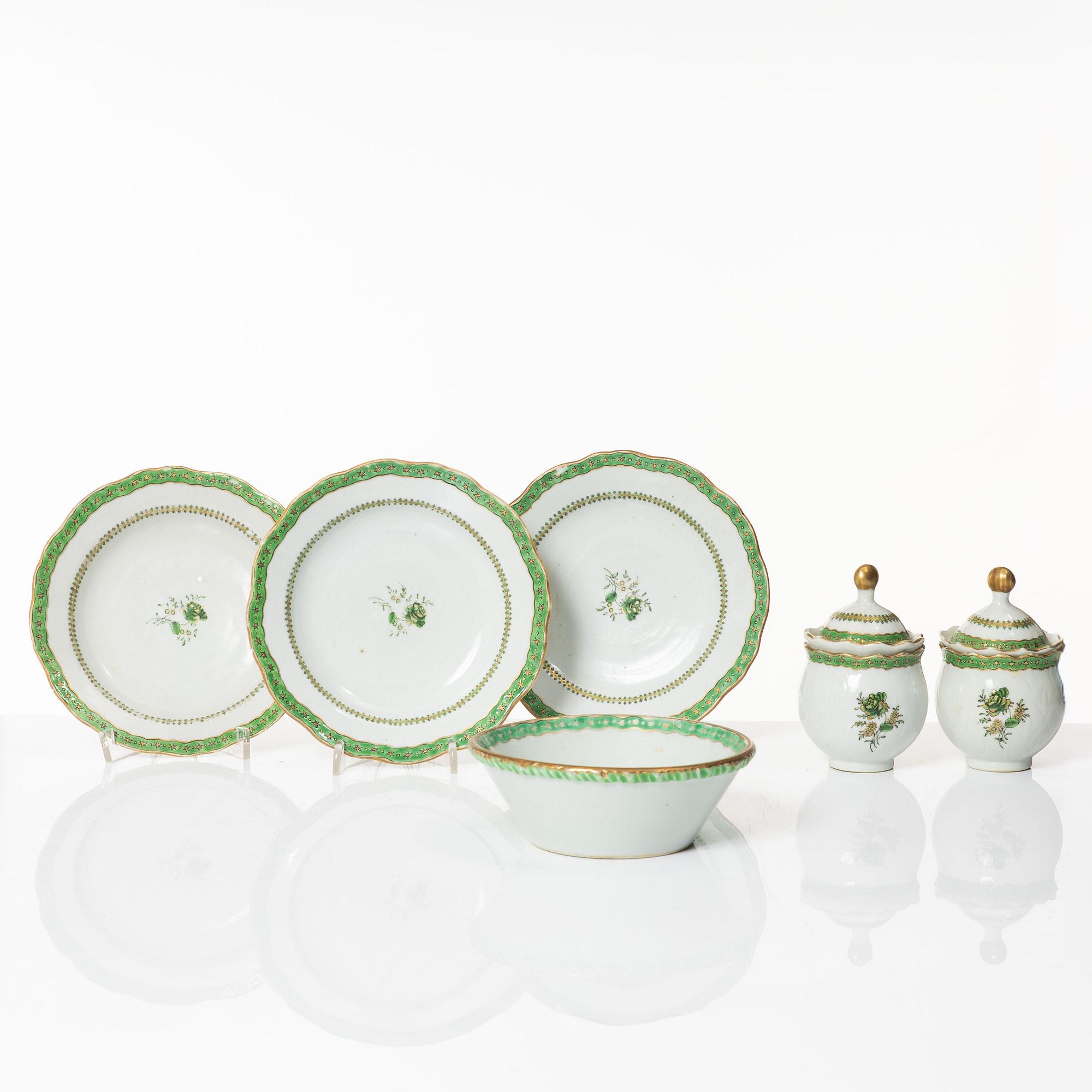 A set of six Chinese export porcelain service pieces, Qing dynasty, Qianlong (1736-95).