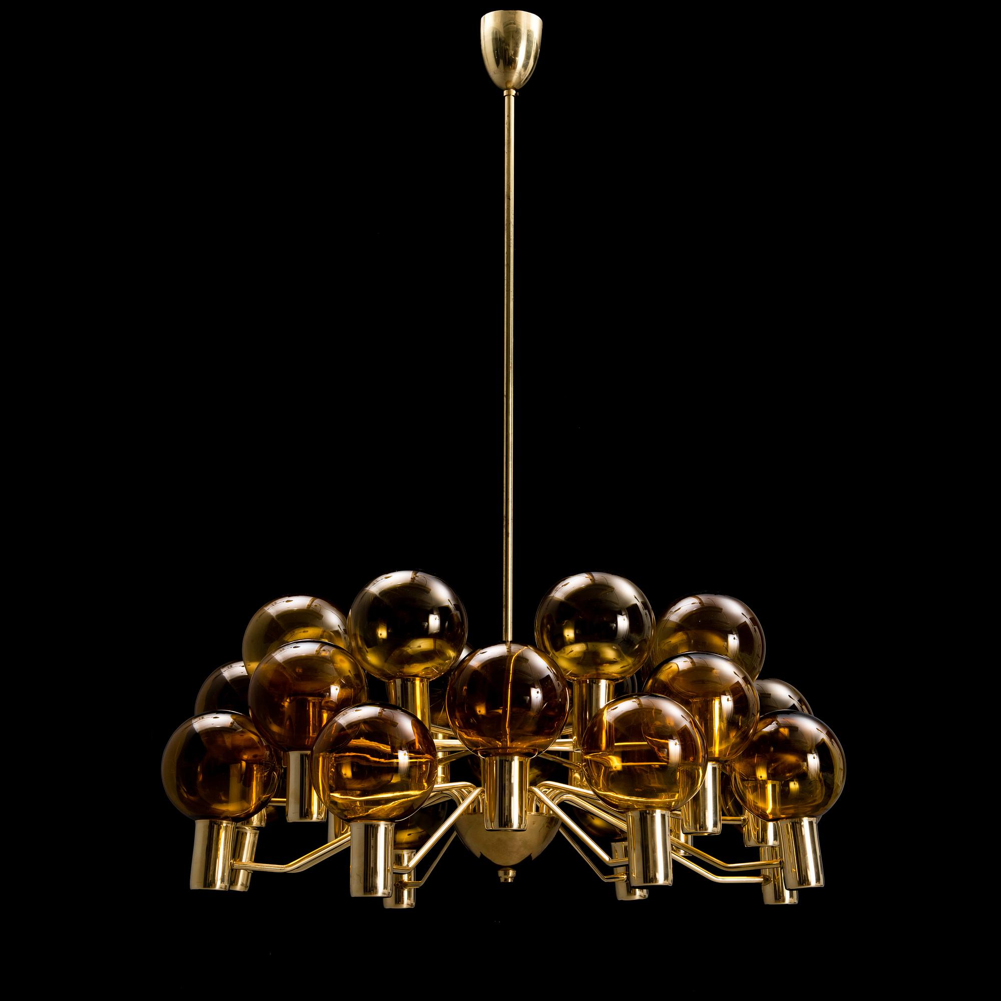 HANS-AGNE JAKOBSSON, taklampa, modell T372/24, Markaryd, 1900-talets senare hälft. Totalhöjd ca 130 cm.