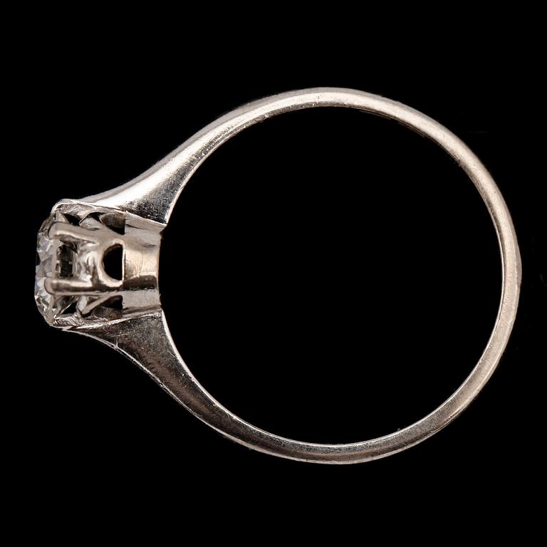 RING, 18 k vitguld, Stockholm 1947, med solitär briljant 0.79 ct.