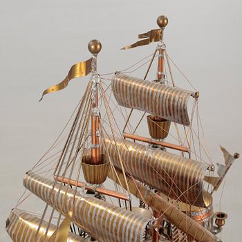 SKULPTUR, signerad och daterad -75.