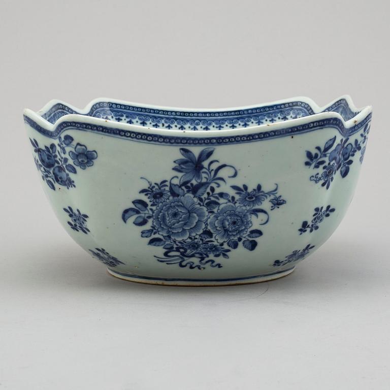 A blue and white saladiere, Qing dynasty, Qianlong (1736-95).