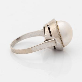 Ring and earrings, white gold and mabe pearls, including Ceson.