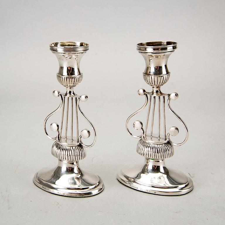 A piar of Swedish 19th century silver candle sticks, mark of JU Flohr Norrköping 1829, height ca 16 cm,