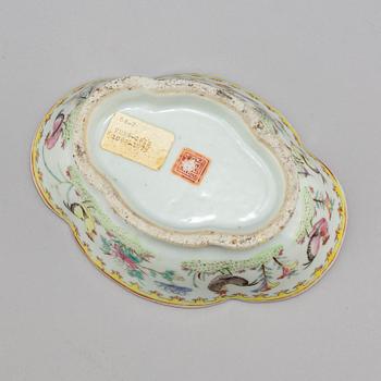 SKÅL, porslin. Qingdynastin, omkring 1900.