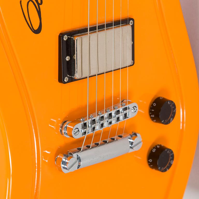 Eero Aarnio, kitara, " Copacabana Guitar", signeerattu Eero Aarnio, Lottonen Guitars, 2006.