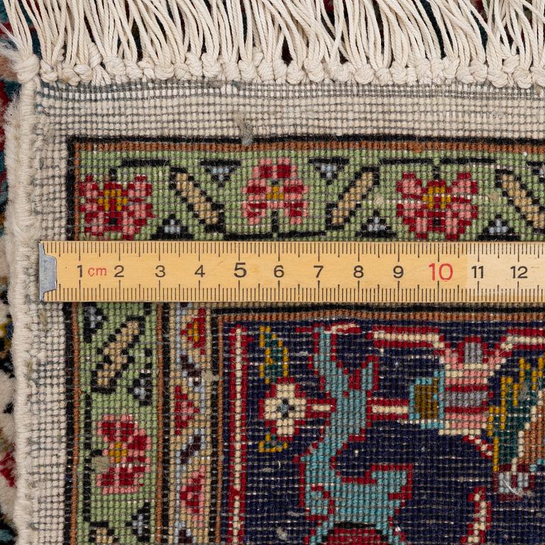 Carpet, Tabriz. ca 168 x 96 cm.