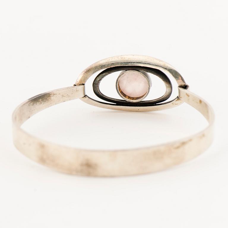 AN ERIK GRANIT BRACELET, rose quartz, silver. Helsinki 1973.