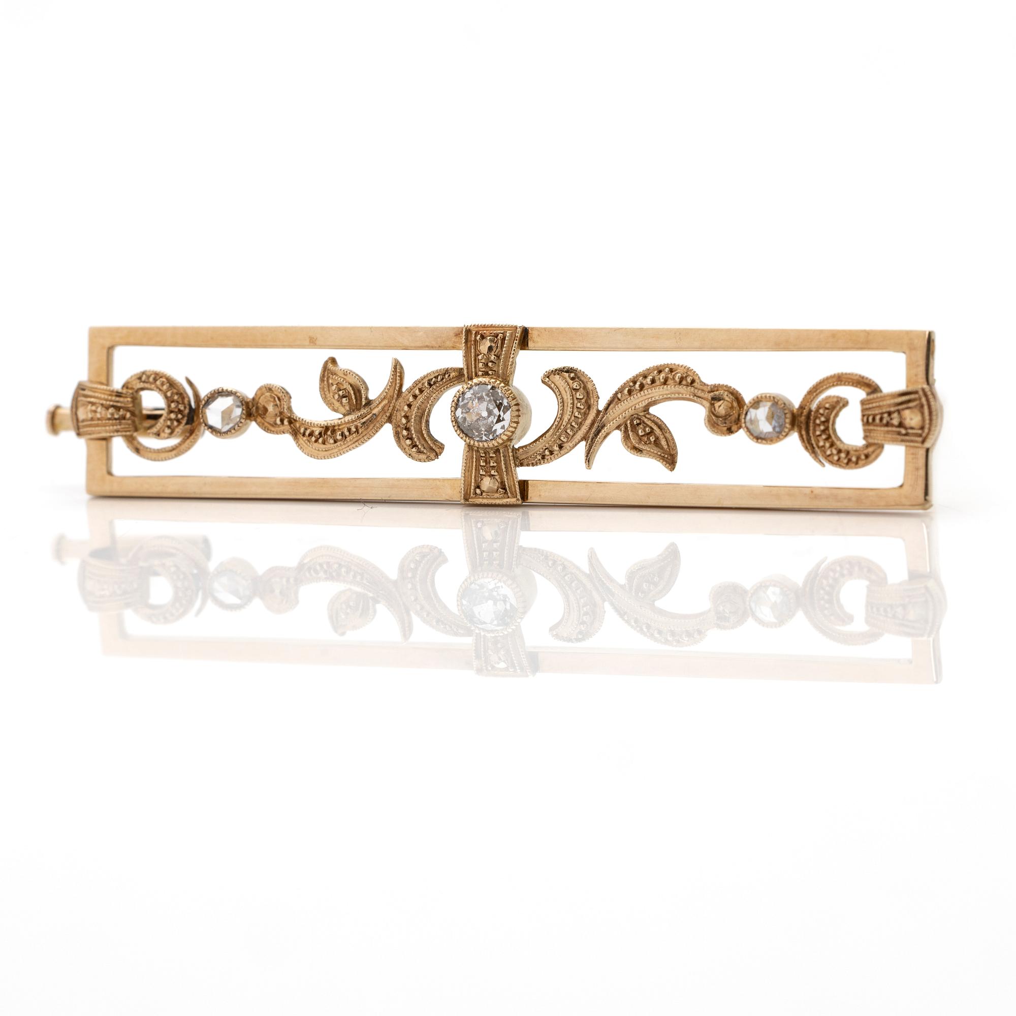 Brooch, 14K gold, first half of the 20th century.