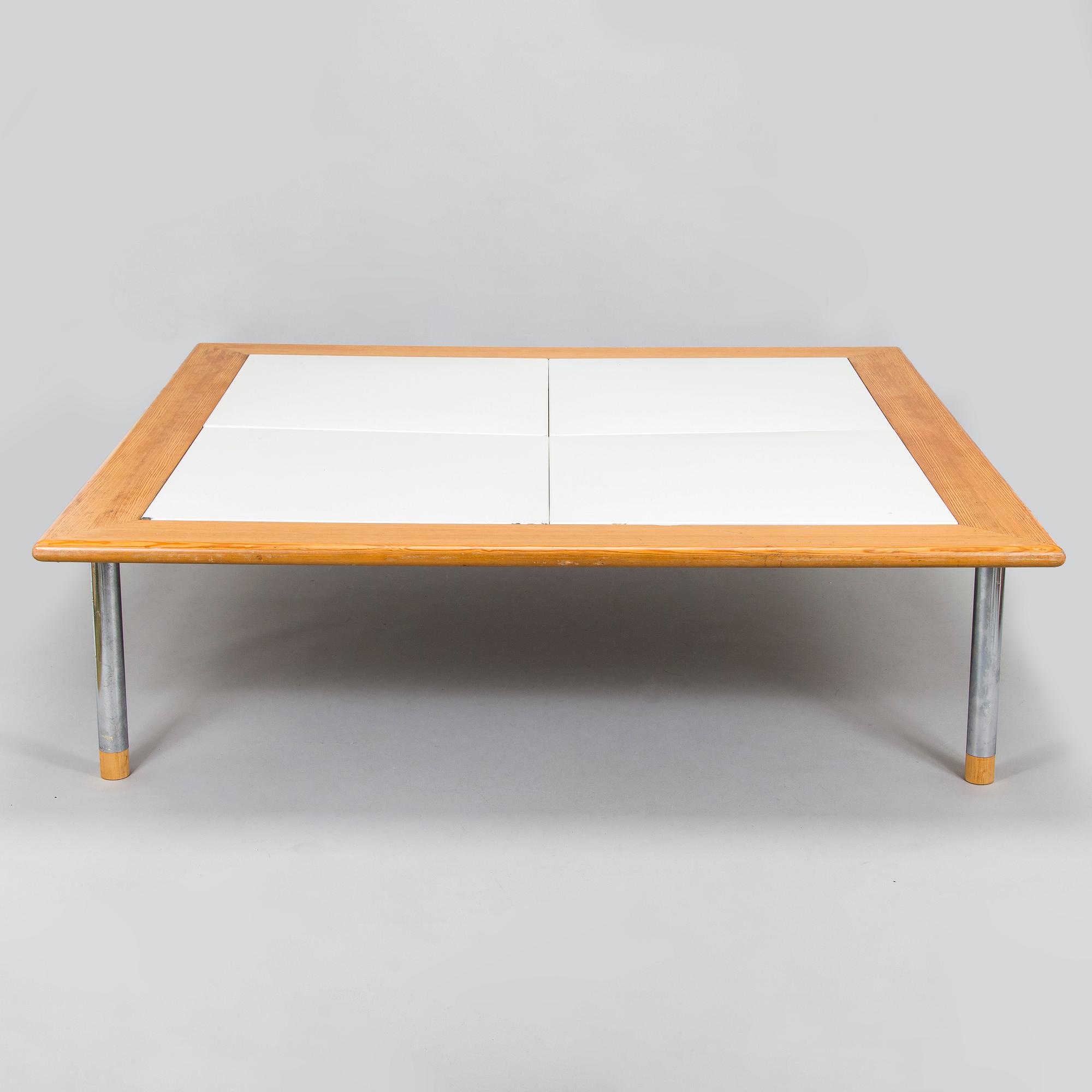 Antti Nurmesniemi, a 1980s coffee table.
