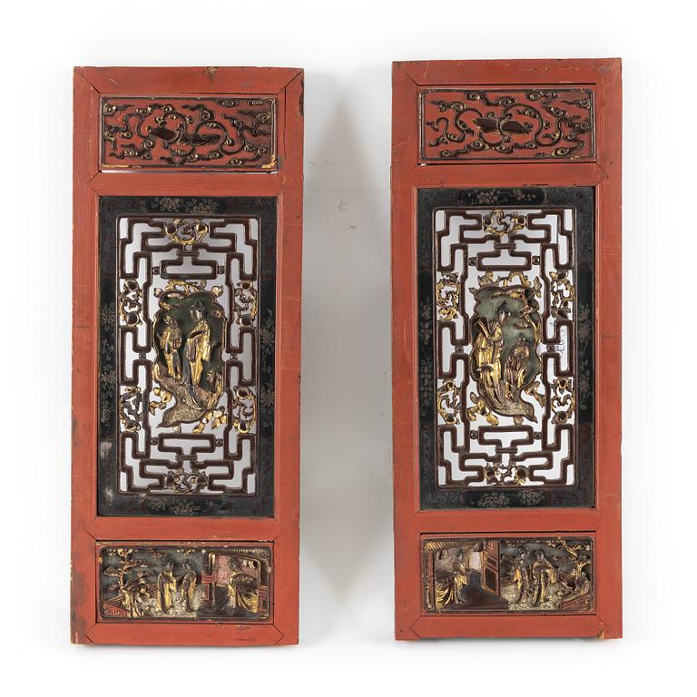 Two carved Chinese wooden decor parts, late Qing dynasty, 19th/20th Century.