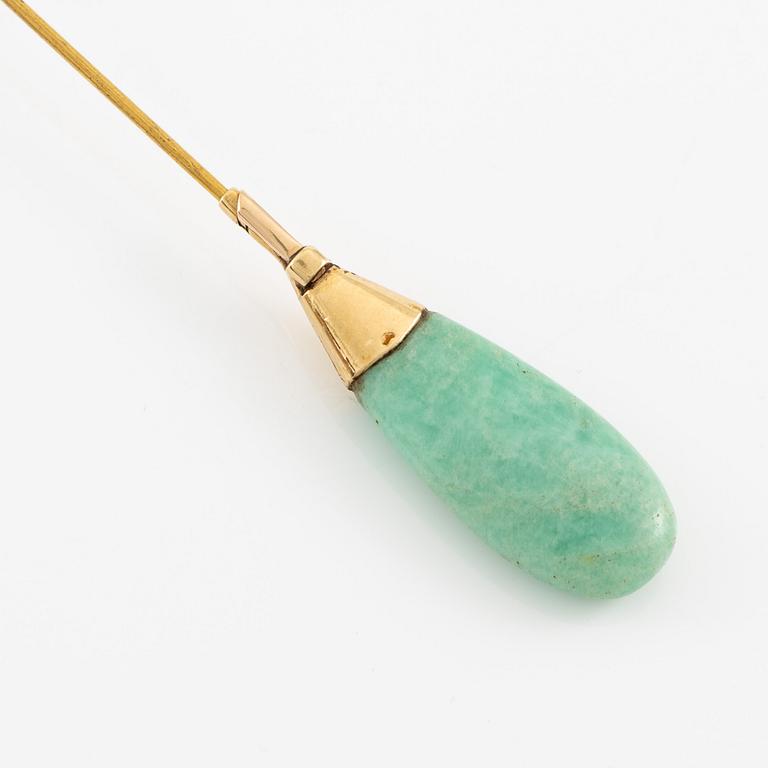 Hat pin 18K gold and yellow metal and quartz.