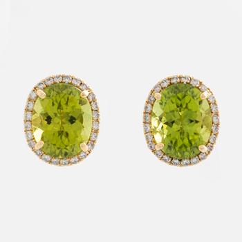 Earrings with peridot and brilliant-cut diamonds.