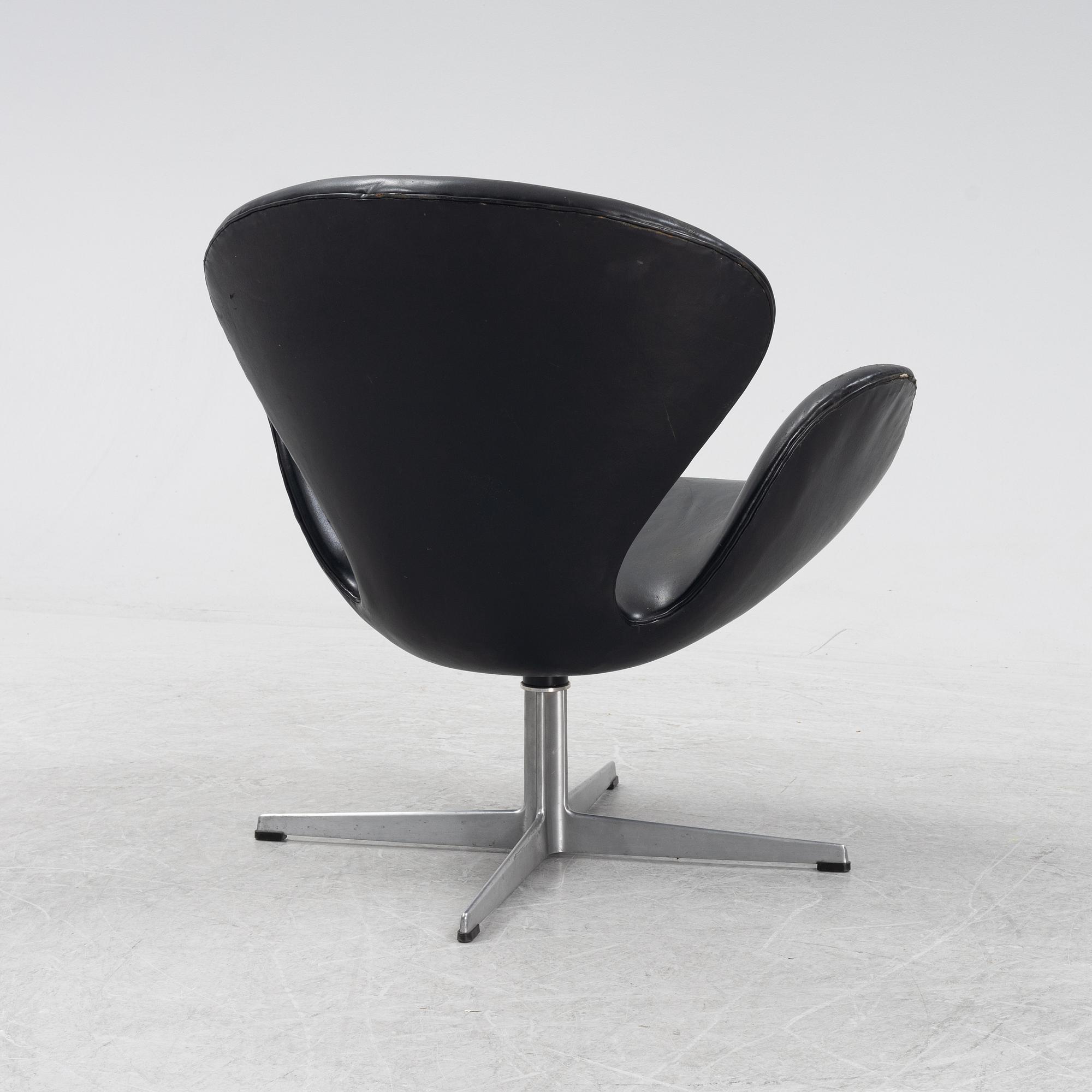 Arne Jacobsen,  fåtölj, "Svanen", Firtz Hansen, Danmark, 1960/70-tal.