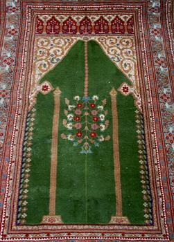 BÖNEMATTA, orientalisk. 186 x 122.