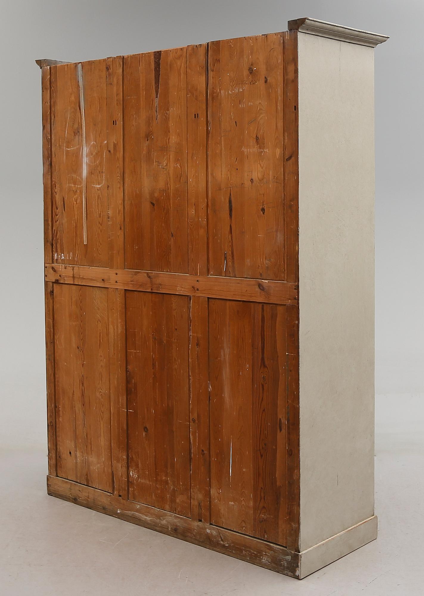 VITRINSKÅP, omkring år 1900.