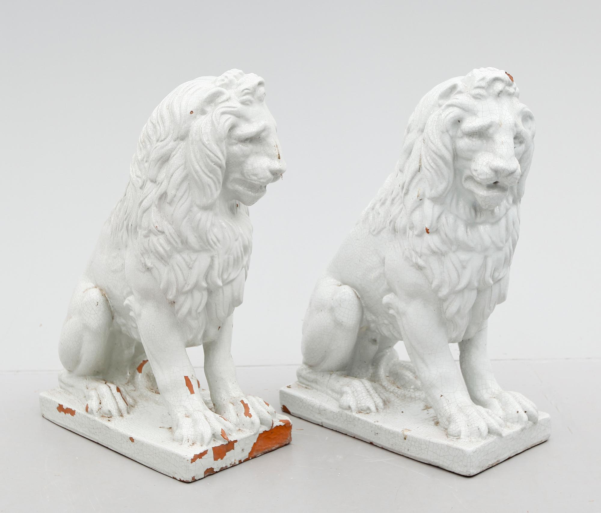 GOLVSKULPTURER, 1 par, lergods, 1900-tal.