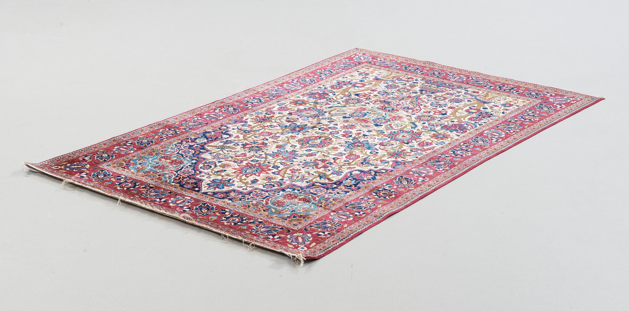 SEMI-ANTIQUE SILK KASHAN. 202 x 138,5 cm.