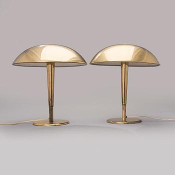 A pair of 1930/1940s table lamps model 5061 for Taito/Idman, Finland.