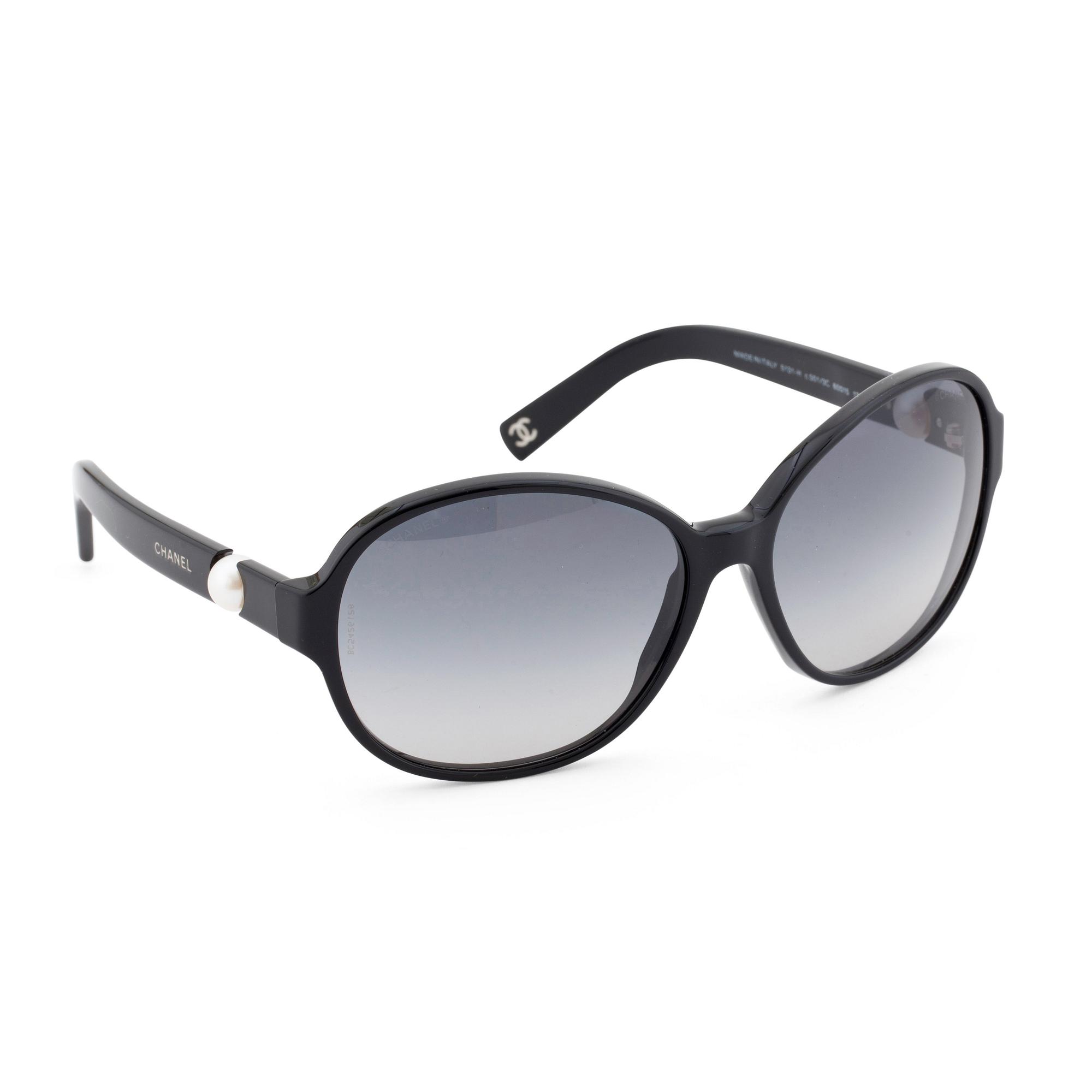 CHANEL, a pair of sunglasses, limited edition "Collection Perle".