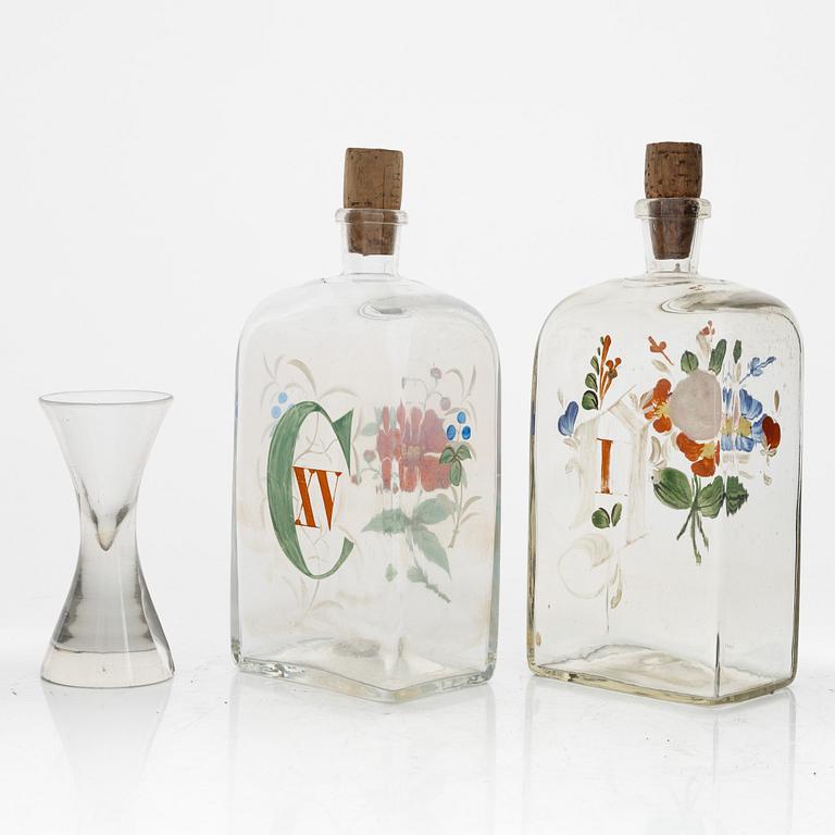 Schatull med pluntor och glas, 1800-tal.