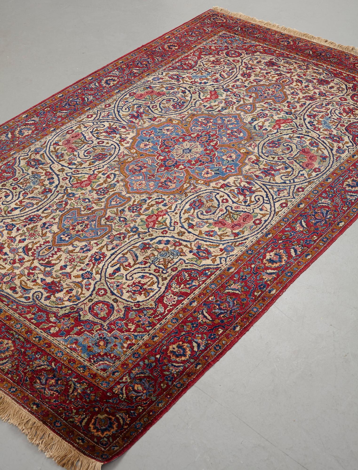 Matto, a semi-antique silk Kashan, ca 212,5-214,5 x 134,5-135,5 cm.