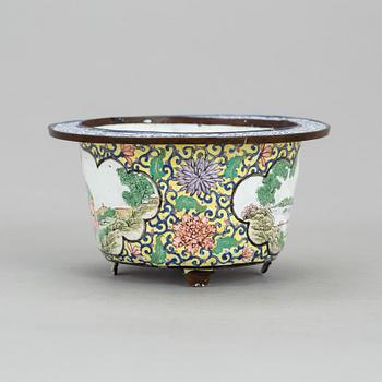 SKÅL, emalj, Kina, 1700-tal.