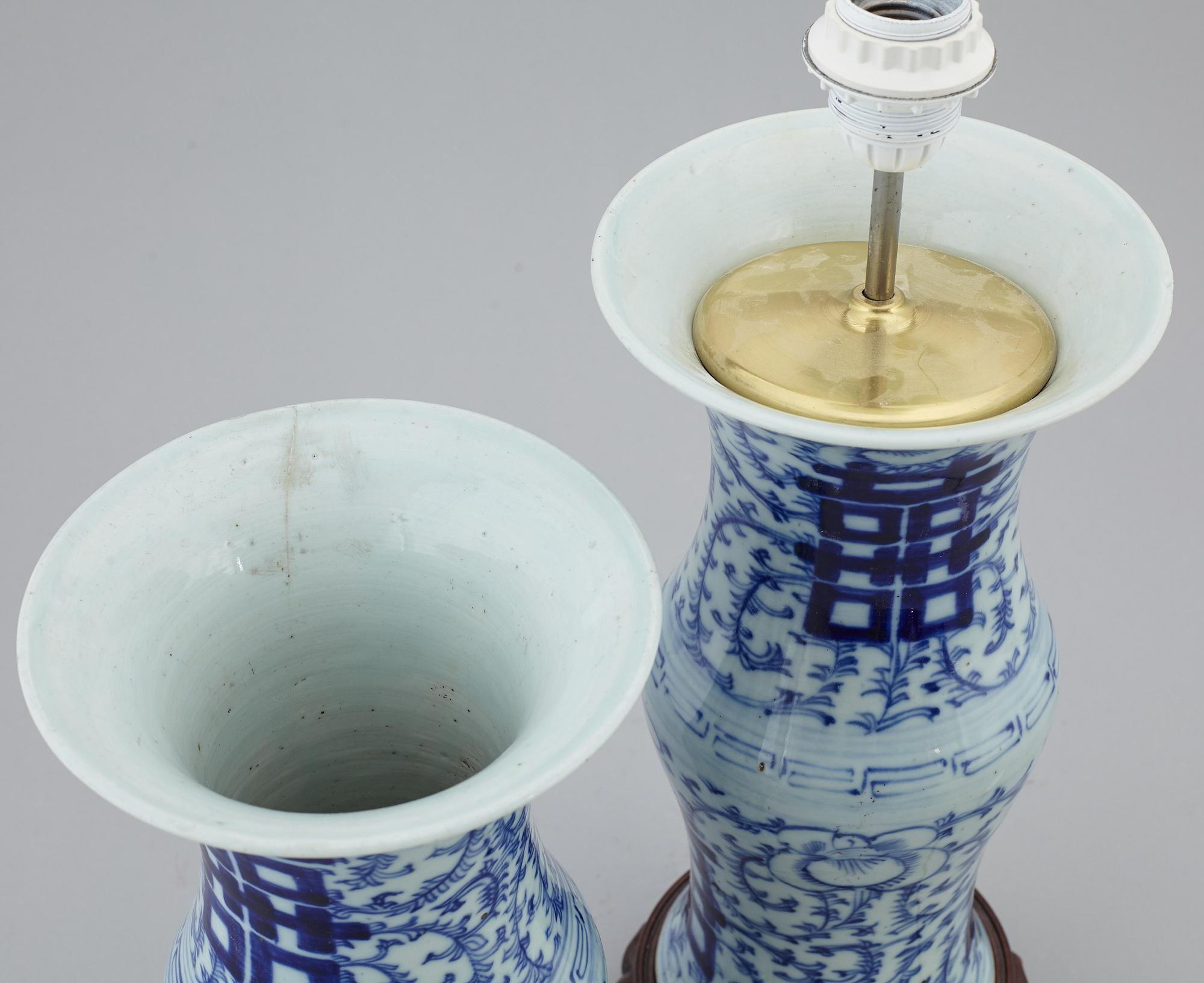 Two blue and white vases, one turned into table lamp, Qing dynasty, 19th century.