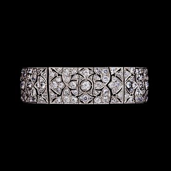 855. An old- and antique cut diamond bracelet, tot. app 16 ct. 1930's.