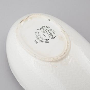 34 pieces of porcelain tableware by Hertha Bengtson for Rörstrand, model "Blå eld", second half of the 20th century.