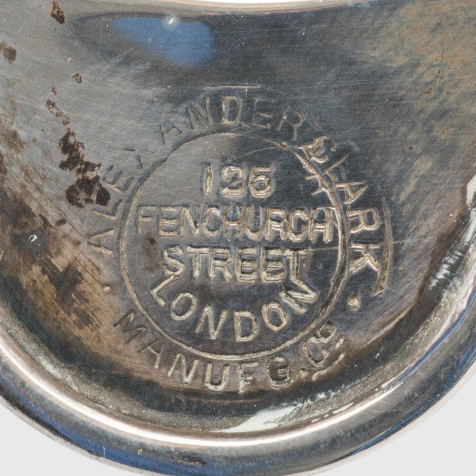 ALEXANDER CLARK & CO,  smörsnäckor ett par samt knivar ett par, silver tidigt 1900-tal i etui.