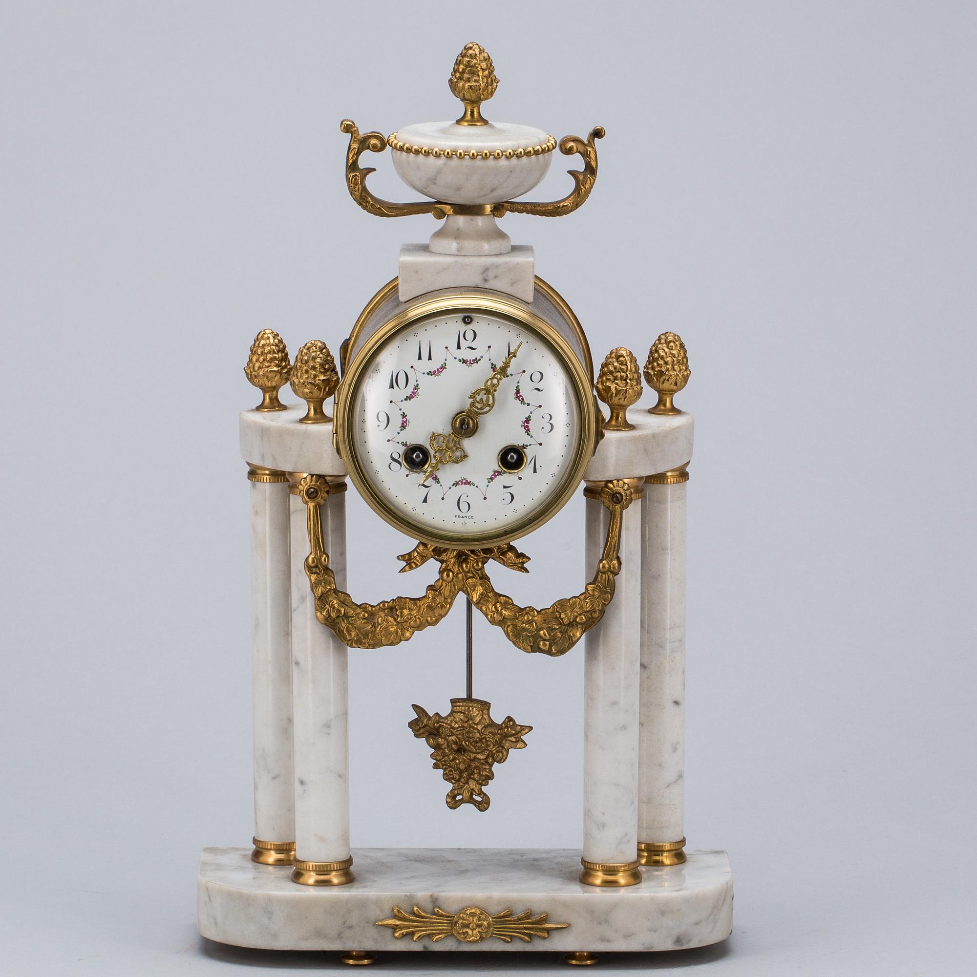 BORDSUR. Louis XVI-stil, 1900-talets första hälft.