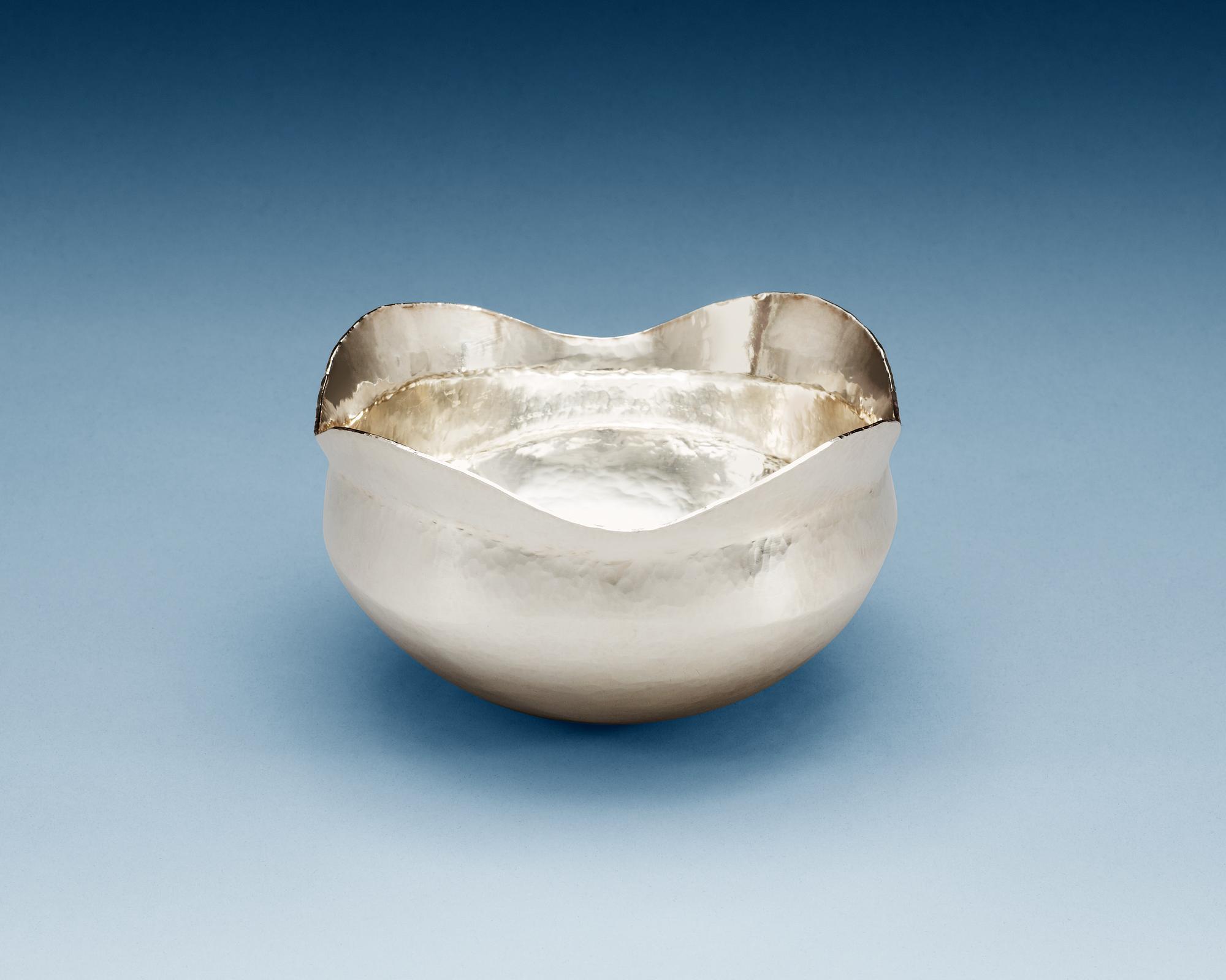 A Jan Lundgren sterling bowl, Stockholm 2001.