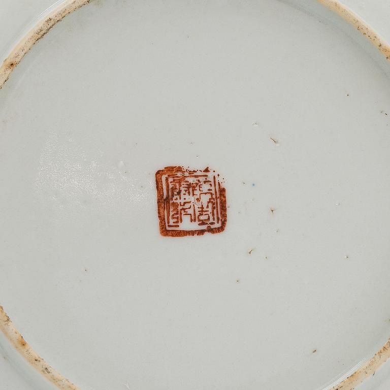 Five late Qing dynasty porcelain plates, early 20th century.
