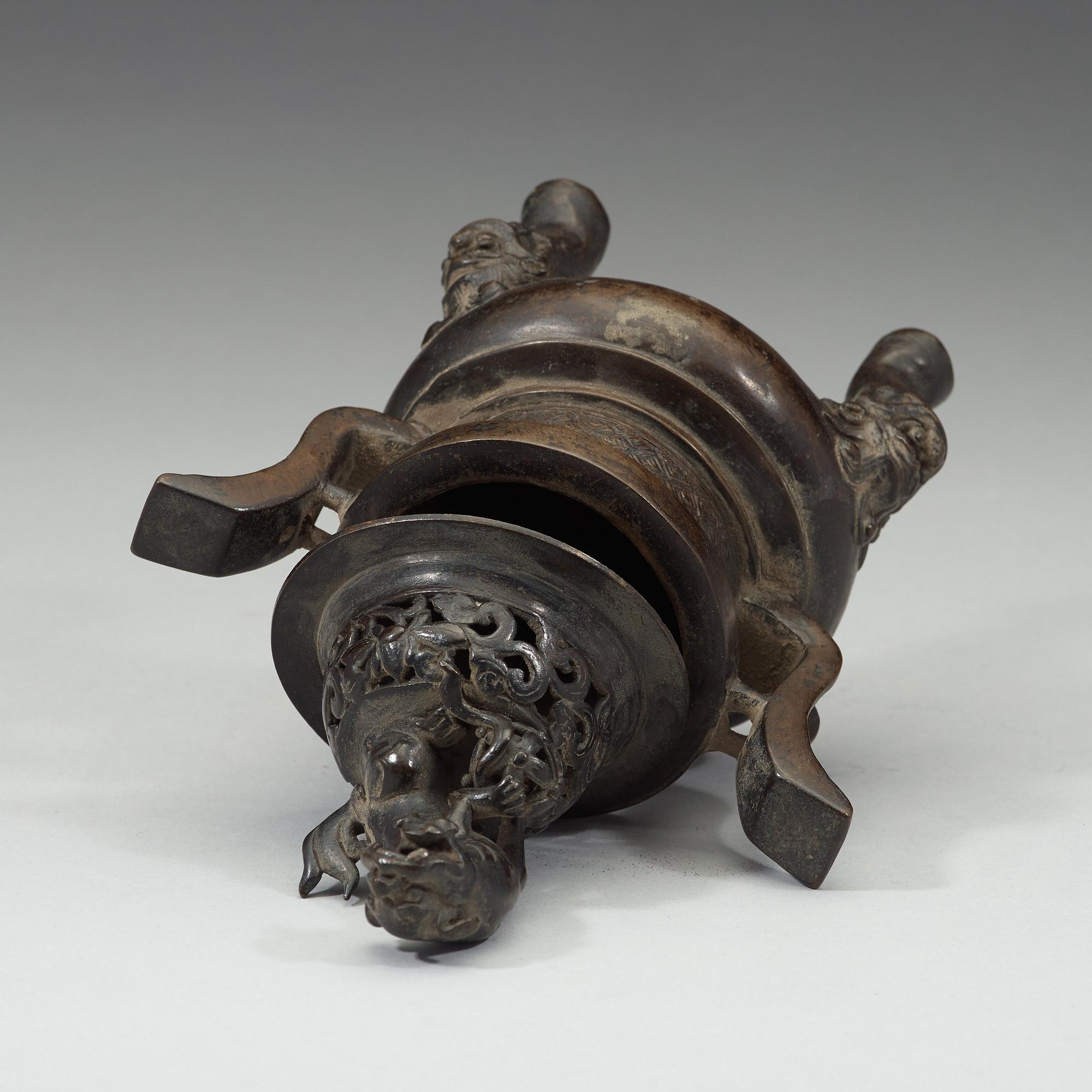 A bronze censer with cover, late Ming dynasty, 17th Century.