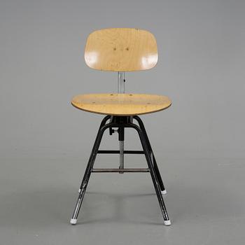 ARBETSSTOL, industri, 1900-talets andra hälft.
