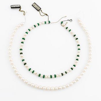 Four necklaces with cultured pearls and chrysoprase.