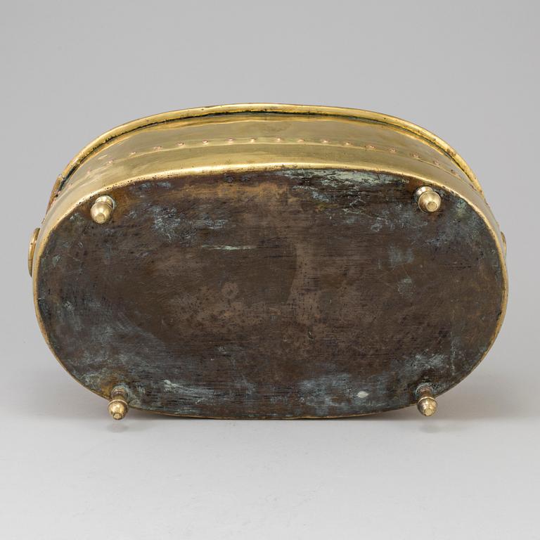 A brass wine cooler, 17th-/18th century-.
