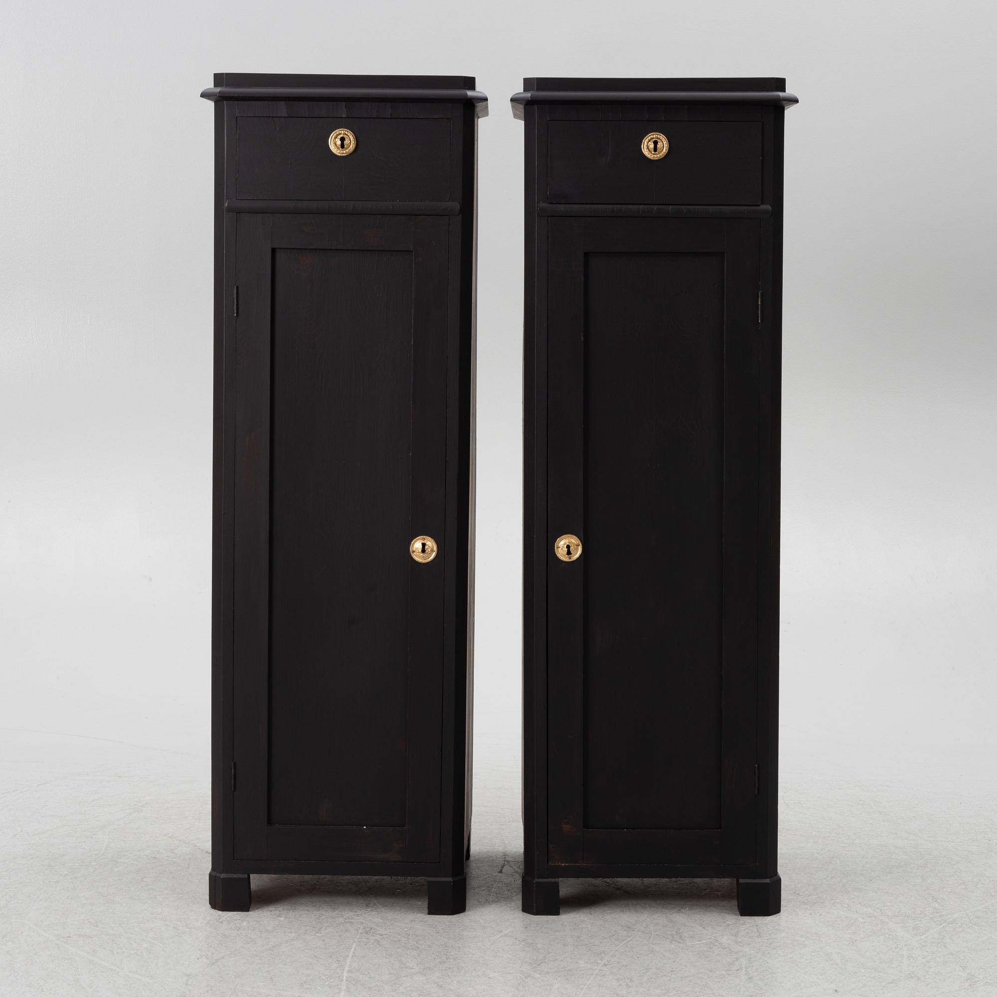 Skåp, ett par, omkring 1900.