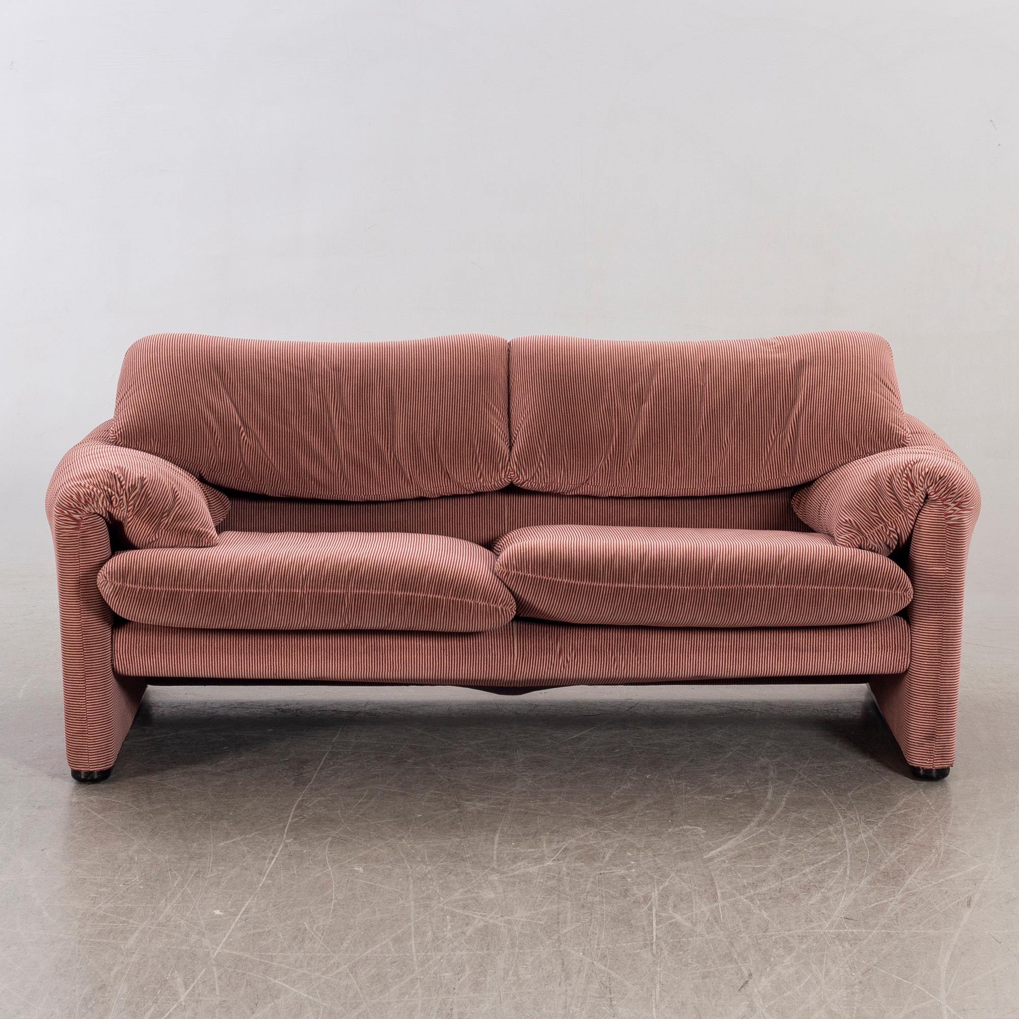 A second half of 20th Century Vico Magistretti 'Maralunga' sofa for Cassina.