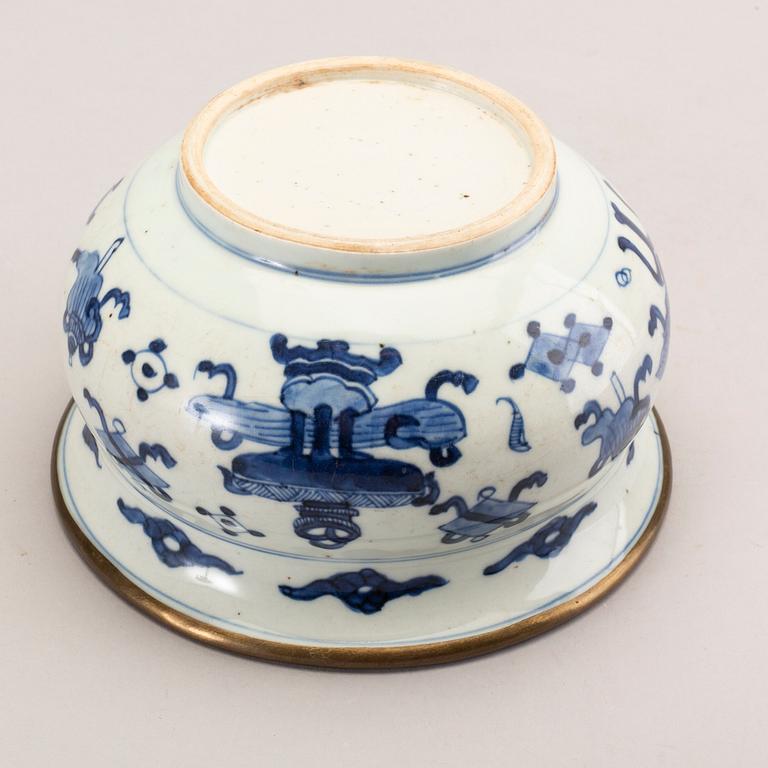 A blue and white censer, Qing dynasty, Kangxi (1662-1722).