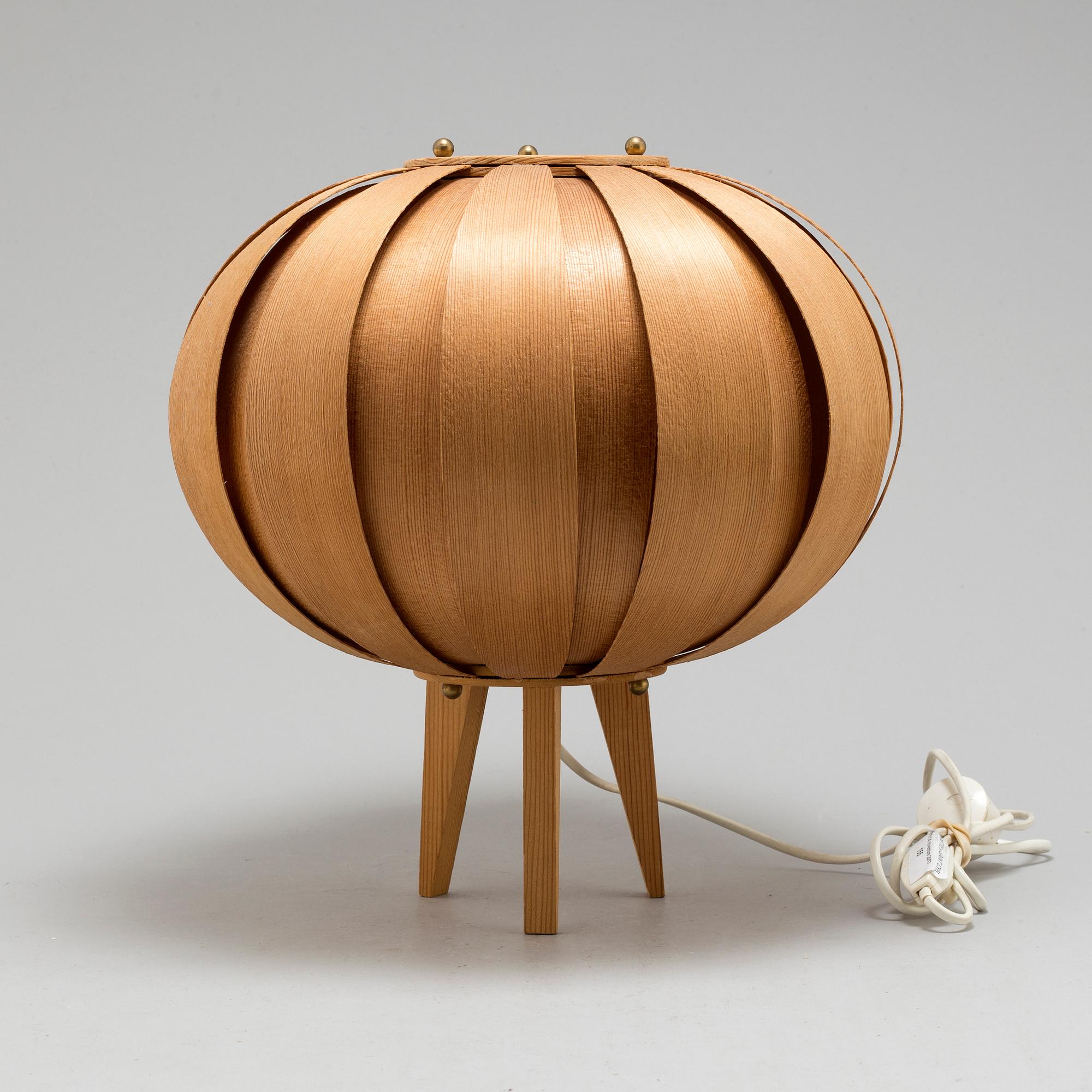 A second half of the 20th Century pine table lamp by Hans-Agne Jakobsson for Ellysett AB.