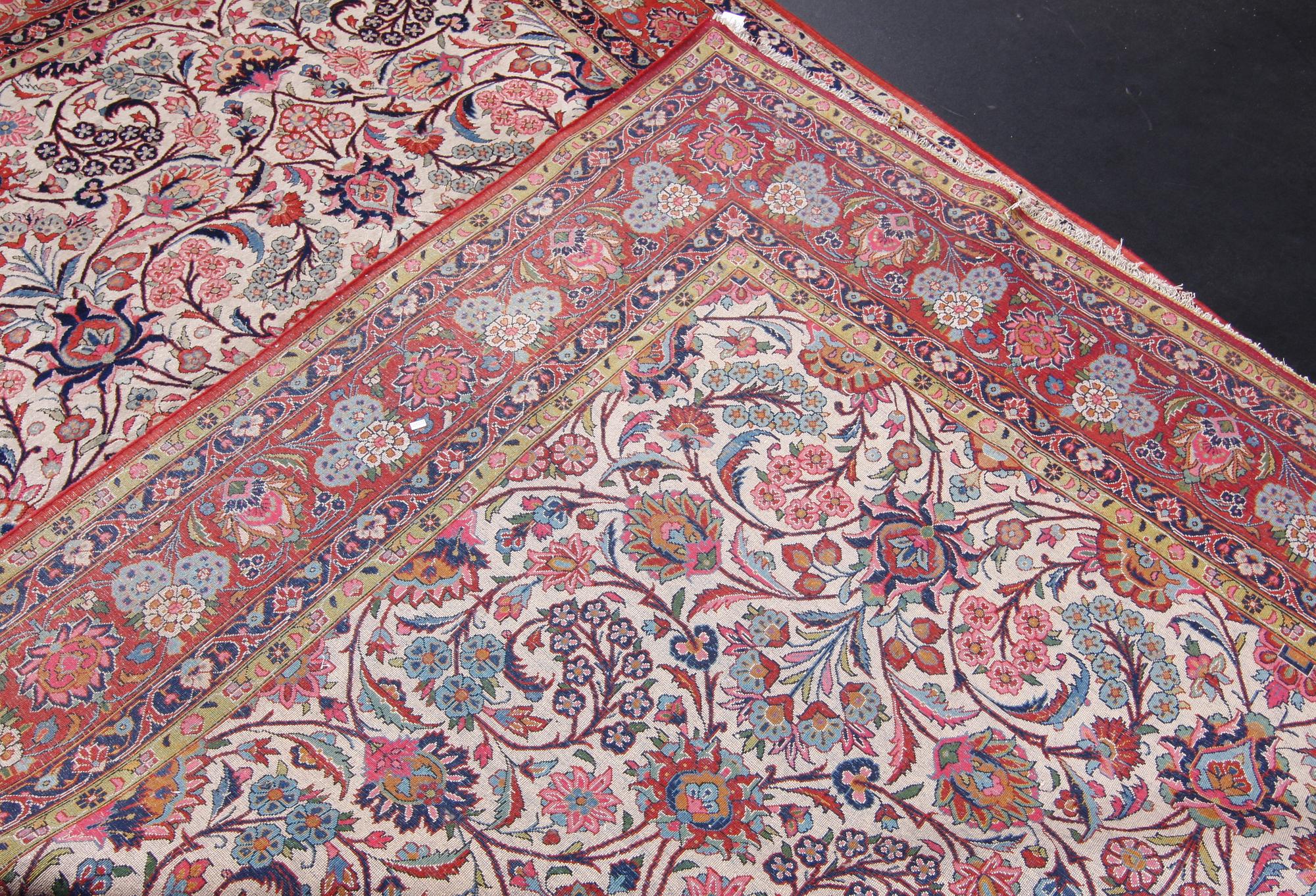 MATTA, orientalisk. Ca 332 x 210.