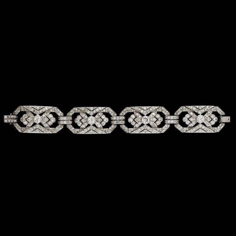 An Art Déco diamond bracelet. Total carat weight circa 13.00 cts.