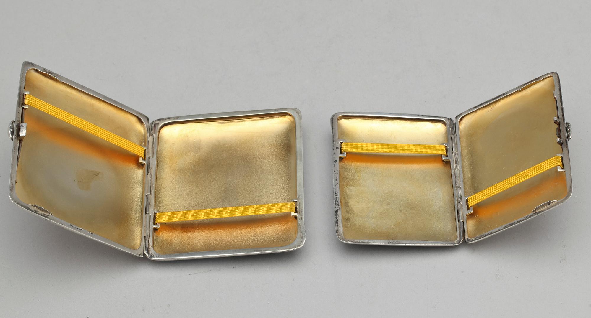CIGARETTETUIN, 2 st, silver och emalj, bla C G Hallberg, 1900-talets början.