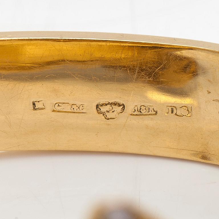 Armring, 18K guld, halvpärlor, G. Dahlgren & Co Malmö 1882.