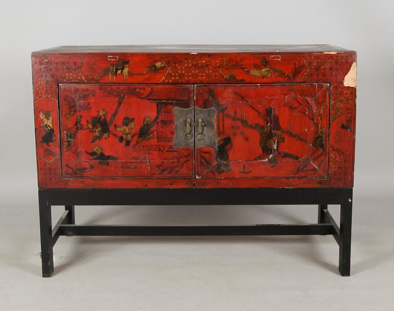 SKÅP, ostindisk stil, 1900-talets andra hälft.