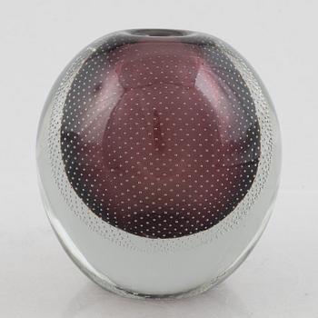 Gunnel Nyman, a glass vase, Nuutajärvi, Finland 1953.